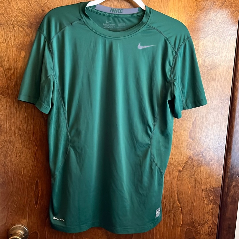 Men’s Nike pro combat fitted T-shirt, size medium